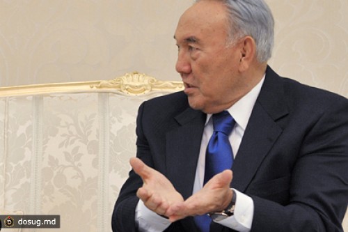 Назарбаев предложил бить палками за брошенный мусор