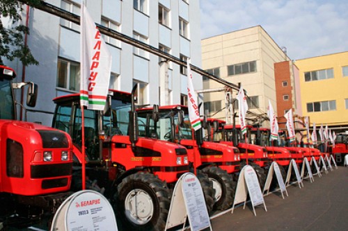 Неликвидные тракторы в Белоруссии признали золотым запасом