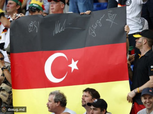 Немецкие турки ежегодно отправляют на родину миллиард евро