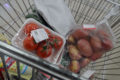 Нерадивым белорусским родителям предложили выдавать зарплату едой