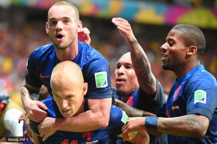 Нидерланды разгромили чемпионов мира испанцев на ЧМ-2014