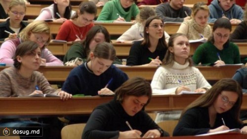 Низкие стипендии вынуждают студентов просить у родителей финансовую поддержку