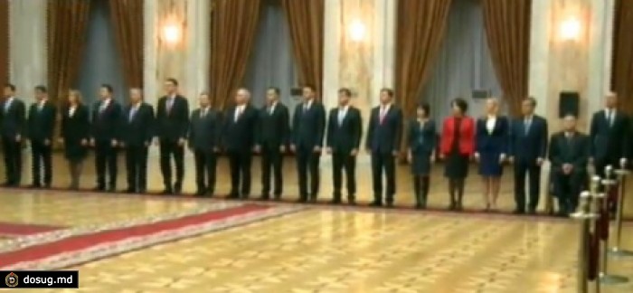 Новое правительство присягнуло перед президентом страны
