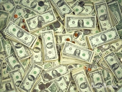 Объем валютных сделок в апреле составил более 375 млн. долларов