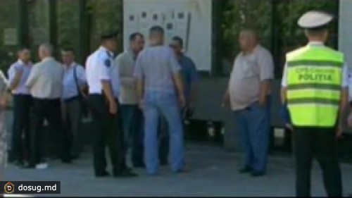 Один из банков столицы был ограблен людьми в масках