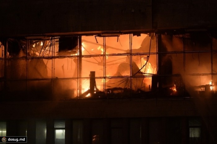 Огонь больше не угрожает книгохранилищу библиотеки ИНИОН