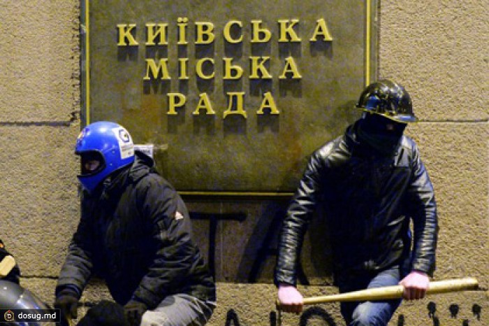 Освобожденную мэрию Киева захватили снова
