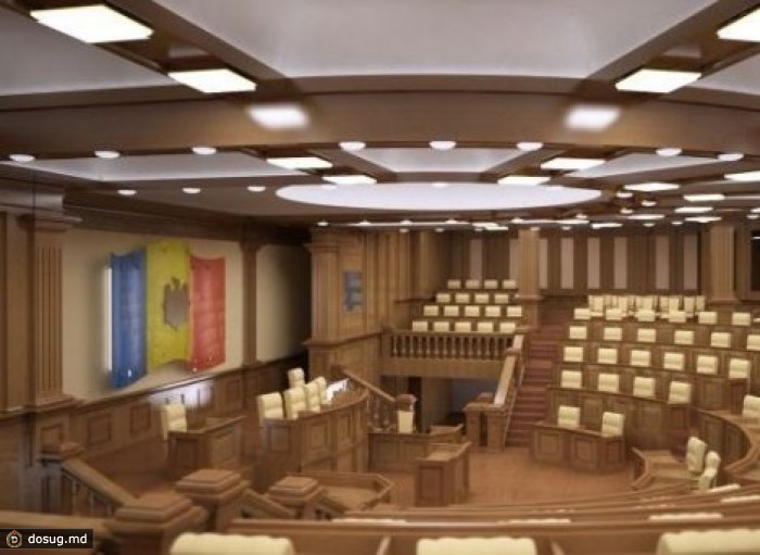 Панно с триколором вынесли из парламента из-за несоответствий его параметров с заявленными в Конституции