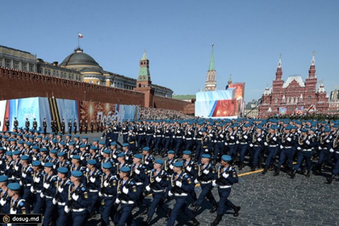 Парад Победы покажут в центре Москвы на четырех экранах