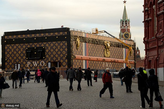 Парк Горького и ВВЦ предложили забрать чемодан Louis Vuitton