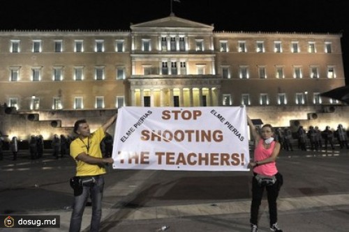 Парламент Греции одобрил требуемое кредиторами сокращение госслужащих