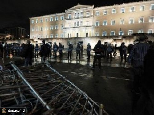 Парламент Греции принял новый план сокращения расходов