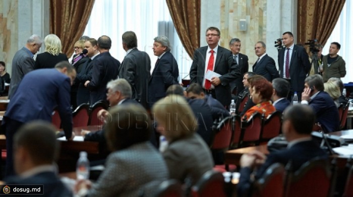 Парламент одобрил проекты о бюджетах госучреждений