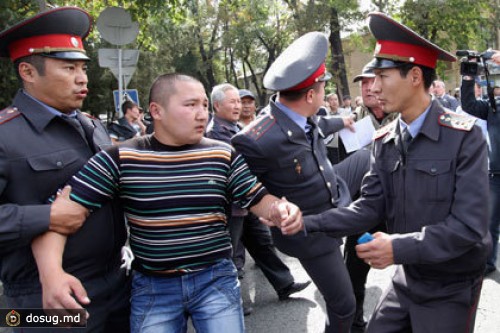 Перед митингом оппозиции в Бишкеке мобилизовали дружинников