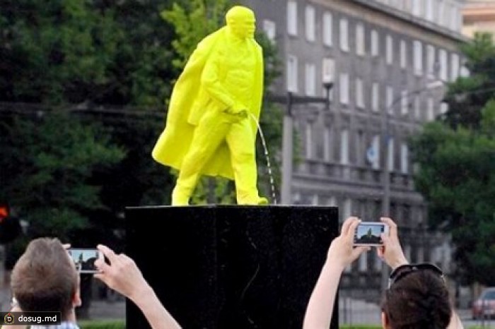 Писающий Ленин появился в Кракове