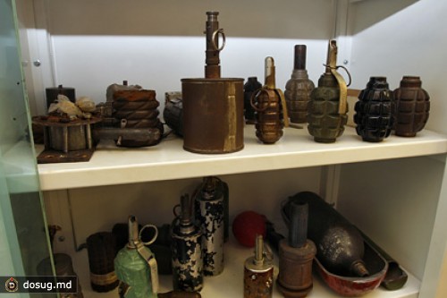 Под кроватью украинской пенсионерки нашли гранаты