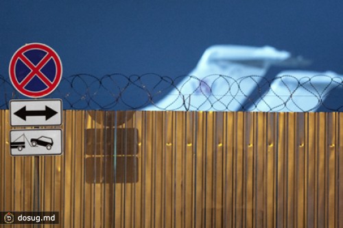 Поляка посадили за шутку о минировании самолета в Киеве