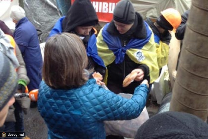 Помощник госсекретаря США накормила участников «Евромайдана» печеньем