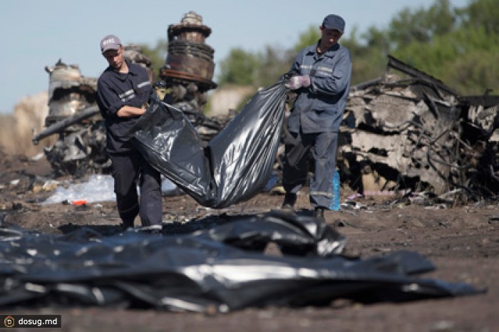 Порошенко приказал прекратить огонь в районе крушения «Боинга»