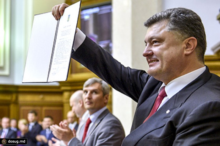 Порошенко велел создать комиссию по конституционной реформе
