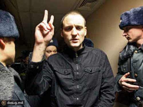 После суда над Удальцовым задержали трех человек