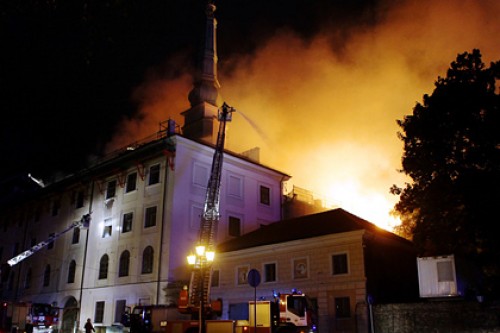 Пожар в Рижском замке повредил национальные реликвии