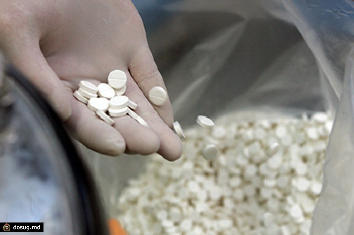 Правительство ограничит госзакупки импортных лекарств и продуктов
