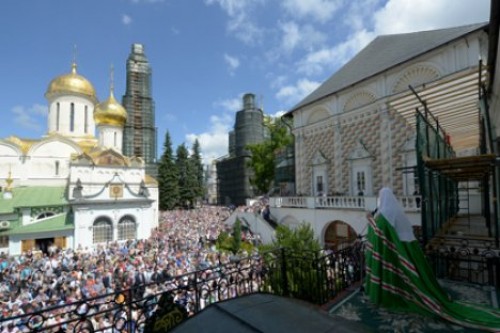 Пресс-служба патриарха Кирилла снова уличена в ретушировании фотографии