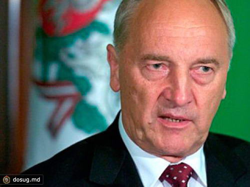 Президент Латвии готов уволиться из-за статуса русского языка