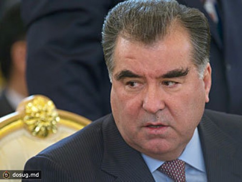 Президент Таджикистана получил черный пояс по таэквондо