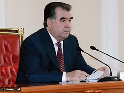 Президент Таджикистана предложил смягчить наказание за клевету
