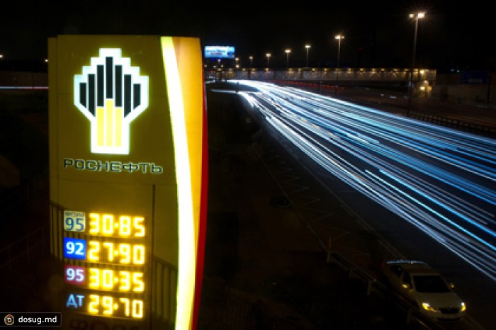 Прибыль «Роснефти» упала в два раза