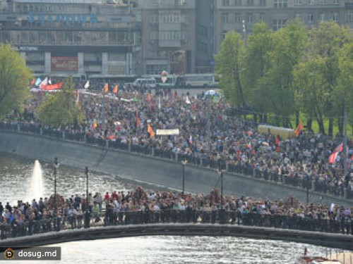 Производитель закуски к пиву решил заработать на "Митинговой" продукции