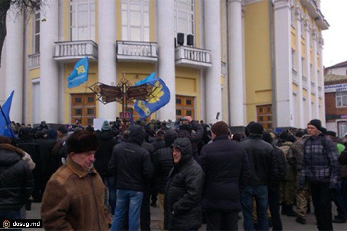 Протестующие в Виннице разгромили областную администрацию