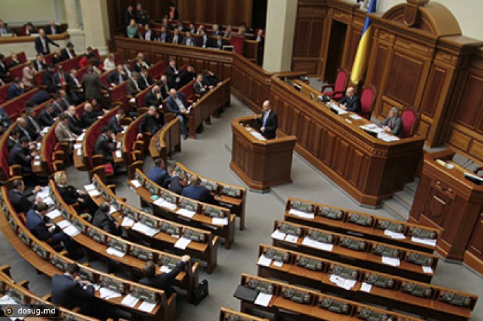 Противники повышения налогов попытались штурмовать Раду