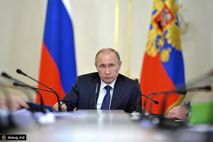 Путин поручил помочь семьям моряков с затонувшего траулера