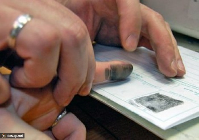 РФ с июля планирует снимать отпечатки пальцев всех иностранцев для виз