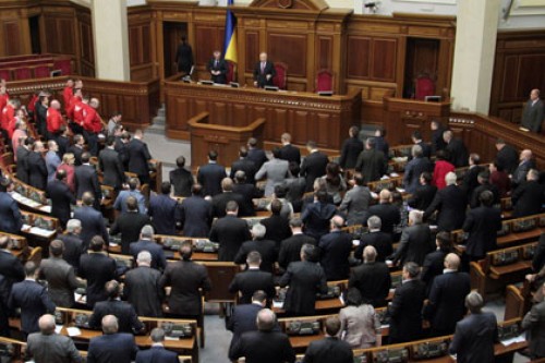 Рада лишила украинских подростков ночных развлечений