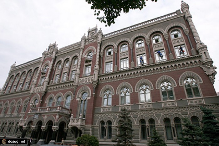 Резервы Украины сократились за месяц почти на четверть