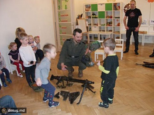 Рижские власти оградят детские сады от визитов "эсэсовцев"