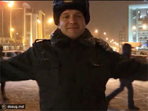 Ролик с обнимающимися полицейскими назвали постановочным