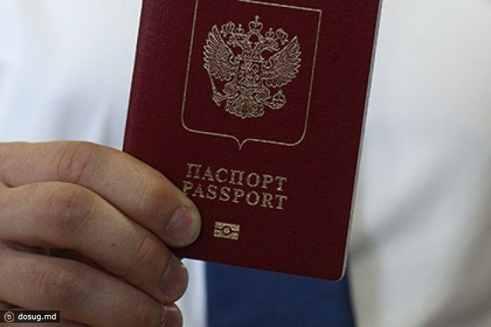 Россиян обязали хранить в загранпаспортах отпечатки пальцев