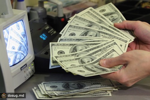 Россияне за год купили валюты на 62 миллиарда долларов