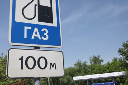 Российские автозаправки обязали торговать газом