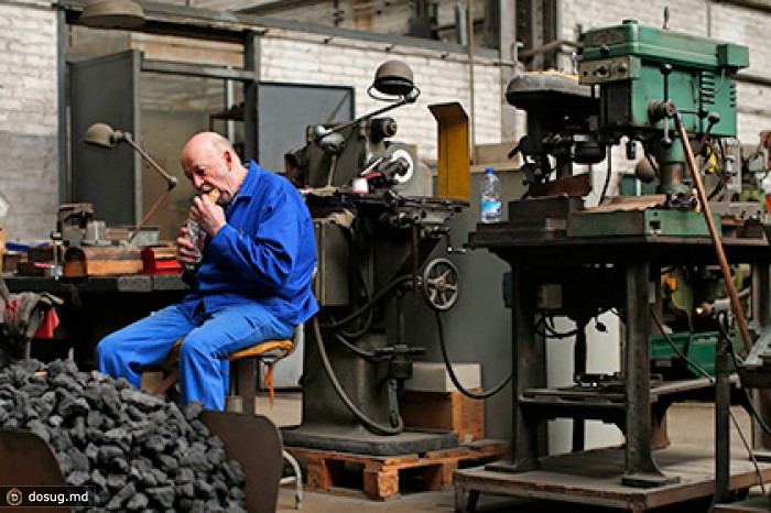 Рост промышленности еврозоны упал до годового минимума