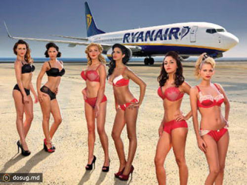 Ryanair выпустила благотворительный календарь со стюардессами в бикини