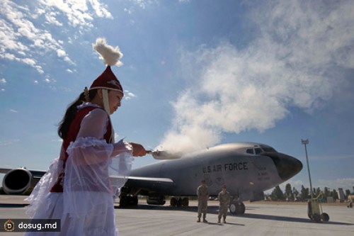 С авиабазы США в Киргизии пропали стейки и лобстеры