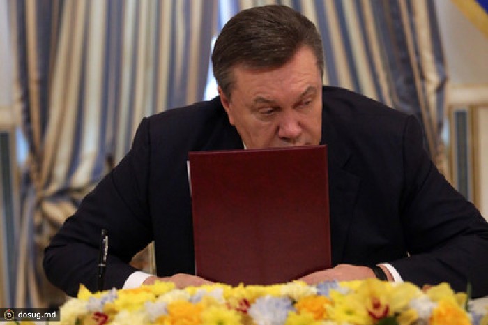 СМИ сообщили об уходе в отставку трех советников Януковича