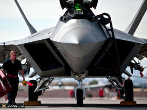 США перепроектируют истребители F-22