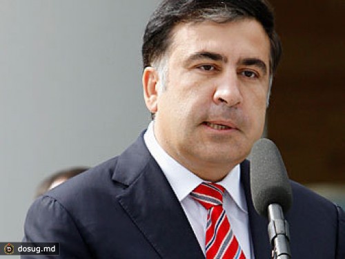 Саакашвили наградил соотечественницу за протест против амнистии "шпионов"